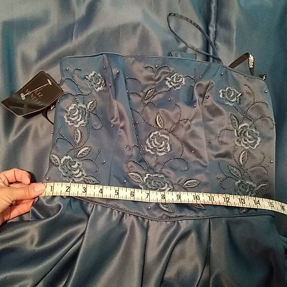 Dress - Picture 6 of 12